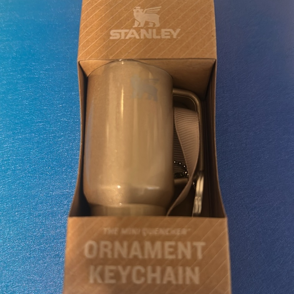 NWT Stanley Gold Mini Quencher Ornament Keychain - Picture 2 of 3